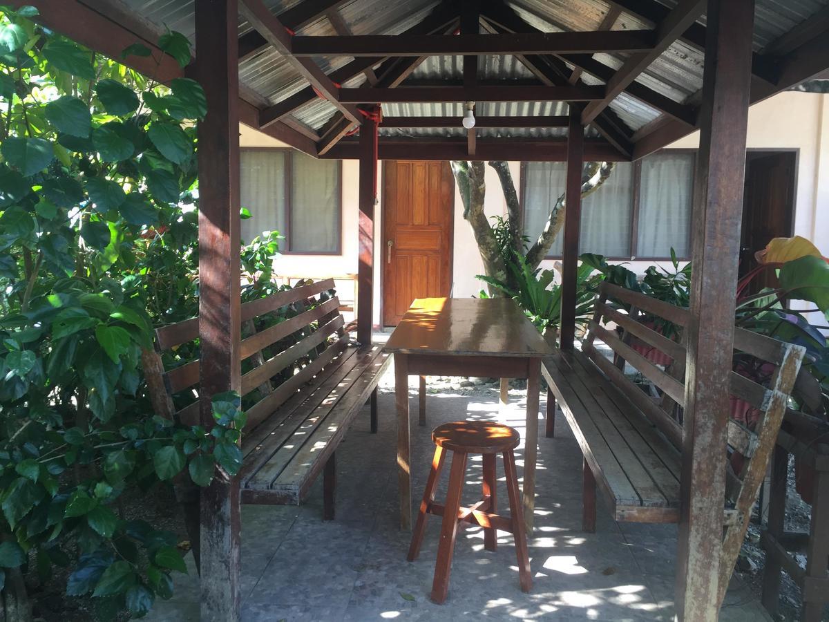 Tay Lelong'S Pension House ไตไต ภายนอก รูปภาพ